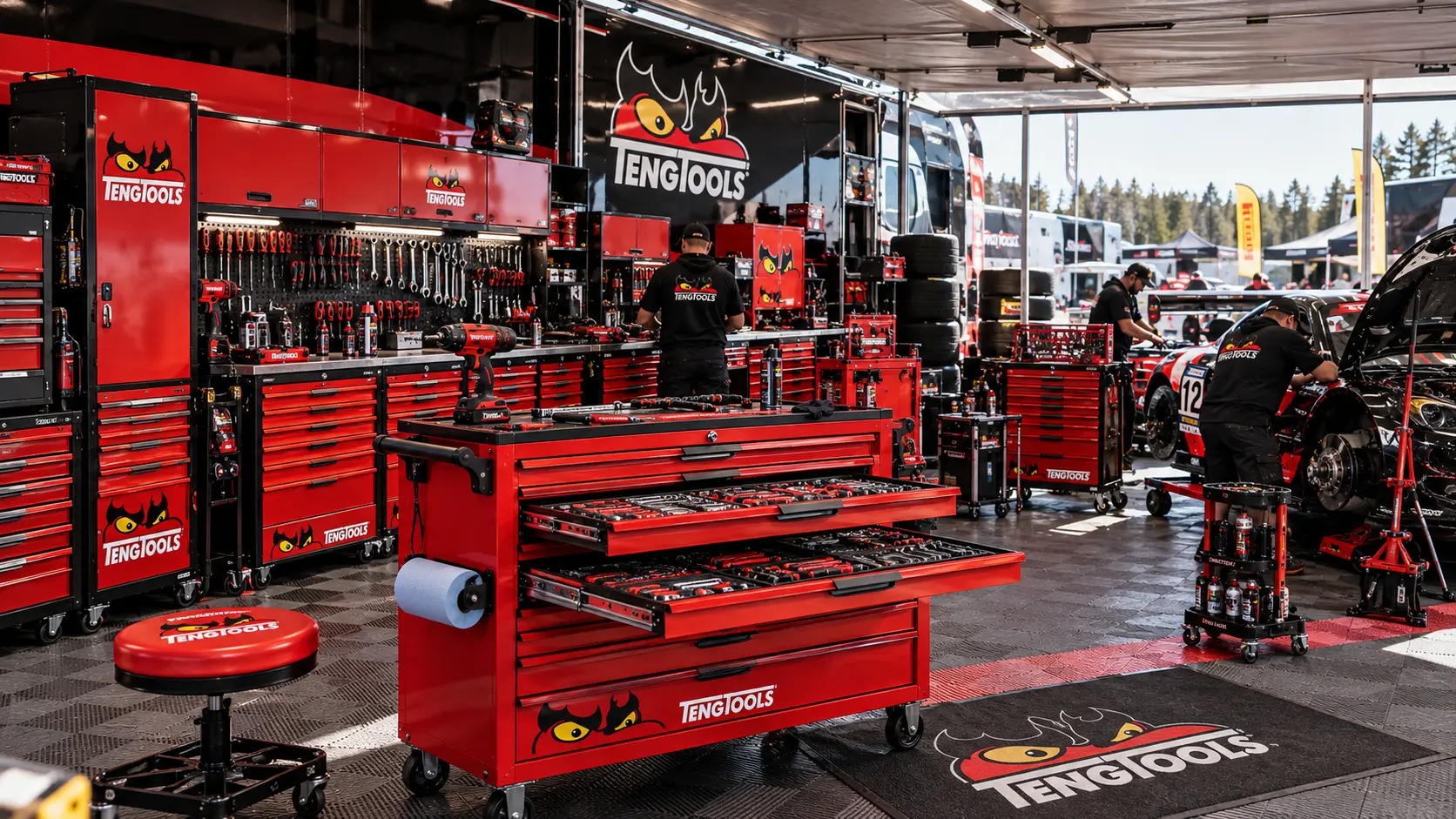 Teng Tools-vagnar i racingverkstad